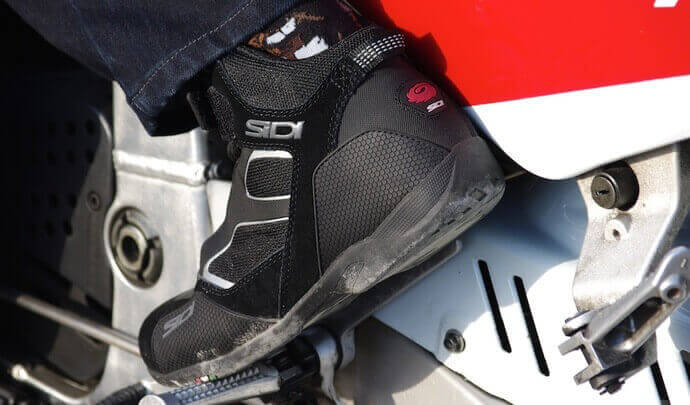 Короткие мотоботы: кому подходят, чем отличаются